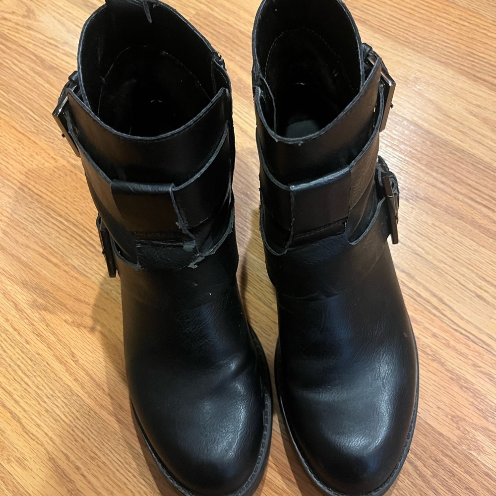 Kenneth Cole Black Leather Ankle Boots 7.5